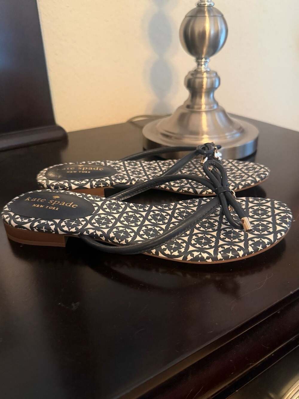 Kate Spade New York Mystic Bow Thong Sandals Navy Blue White Size 6M